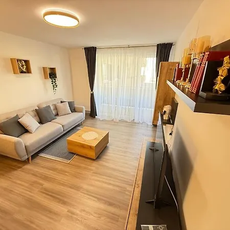 June's Urban Apartment *